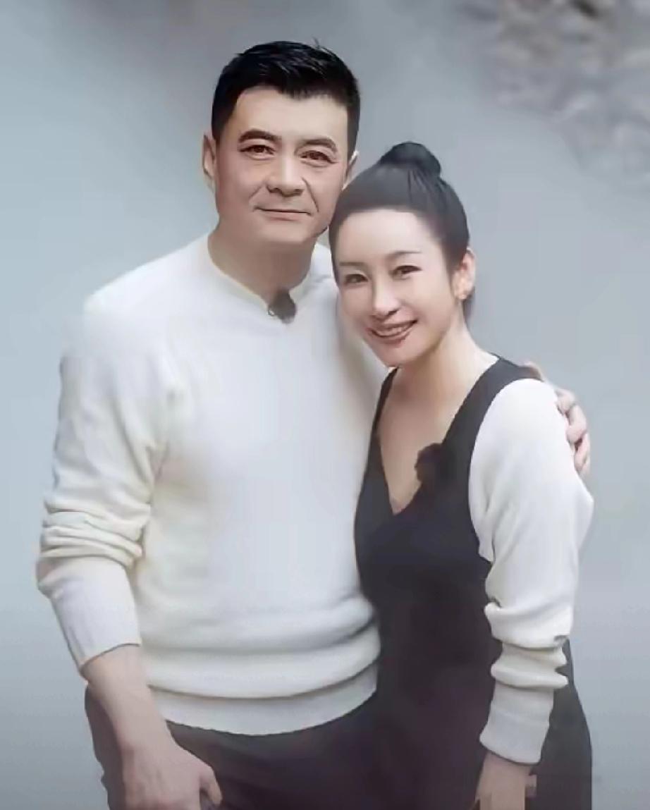 秦海璐被20亿富豪甩，一条短信终结4年情，转身嫁对人秦海璐曾与