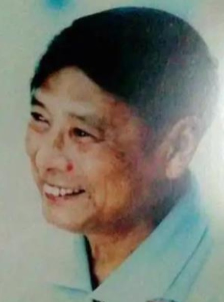 朝鲜战争中，志愿军通信员重伤被围，美军头子奸笑道：“别急，先耍会儿。”200个大