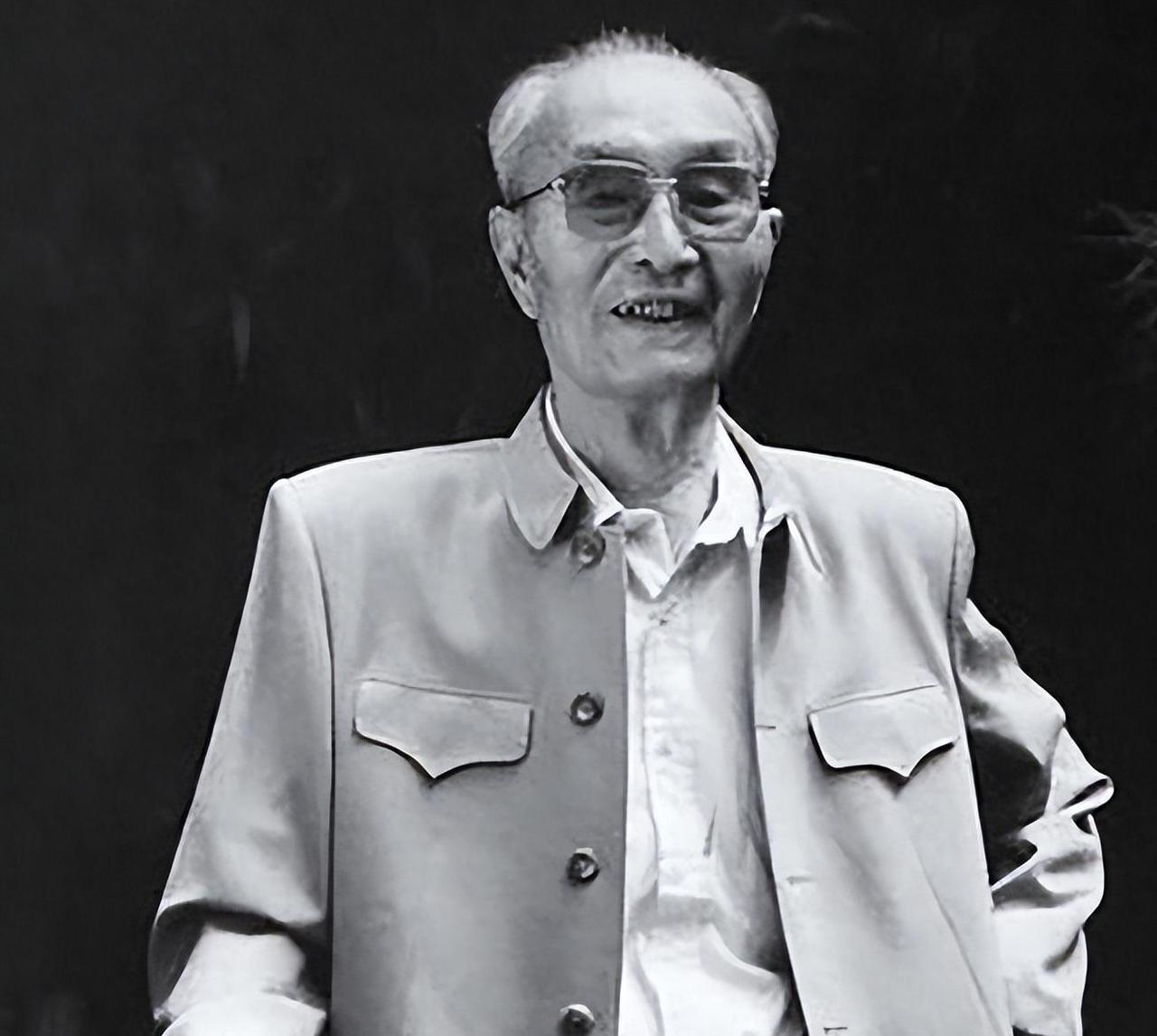 82年张爱萍外出视察时，秘书急电：首长被免职了，张爱萍作何反应1982年，那会