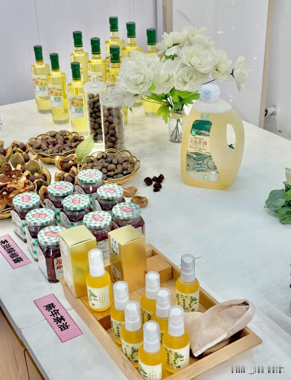 上周去韶关有机山茶油工厂，真开了眼！原来山茶油不只是炒菜的油，浑身是宝。看了