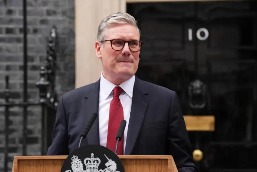 英国首相斯塔默表示,已经与特朗普电话沟通过,一致认为中国不能够继续购买俄罗斯石油