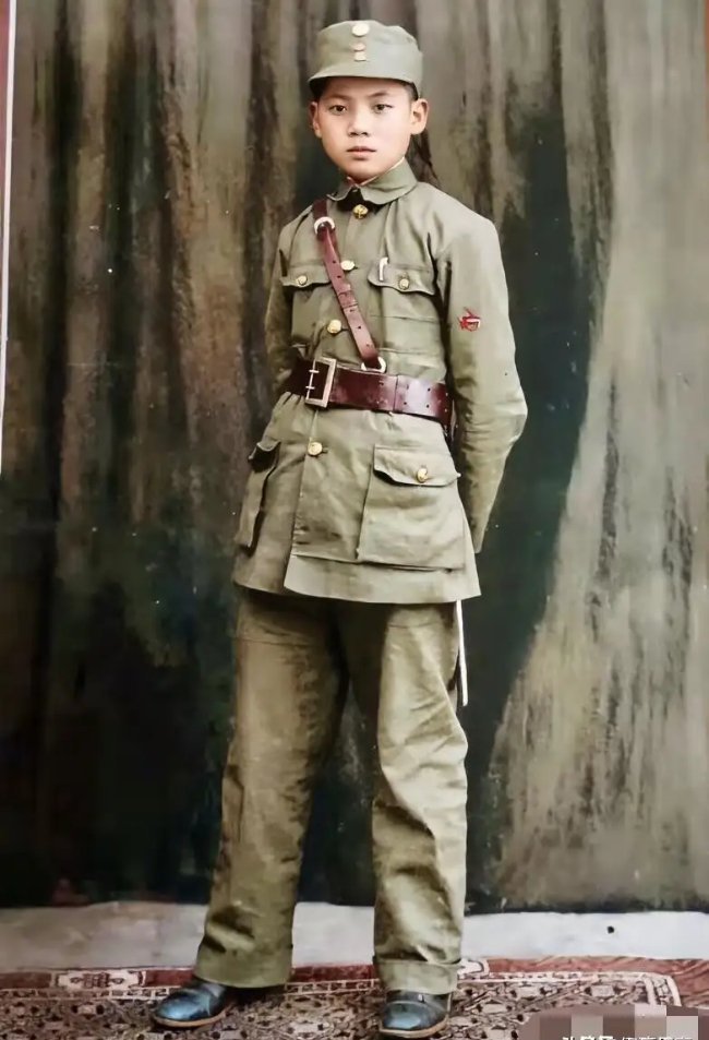 他是中国最年轻的开国大校。从娃娃司令到开国将领，一生传奇