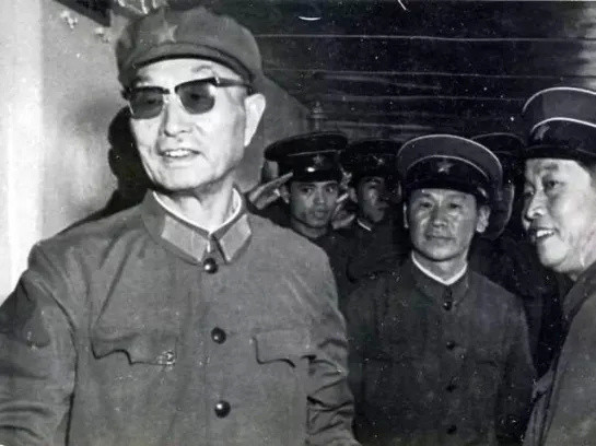1964年，张爱萍将军到基地视察，吃饭时看见旁边有几个年轻战士没饭吃，还十分疲惫