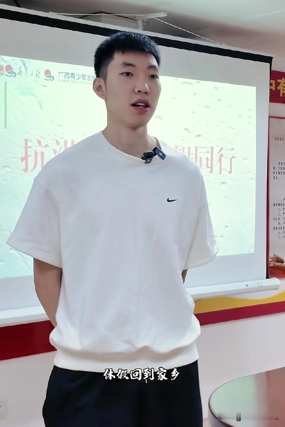 廖三宁捐赠10w用于帮助广西洪灾！中国男篮廖三宁目前休假回到家乡，看到家乡广