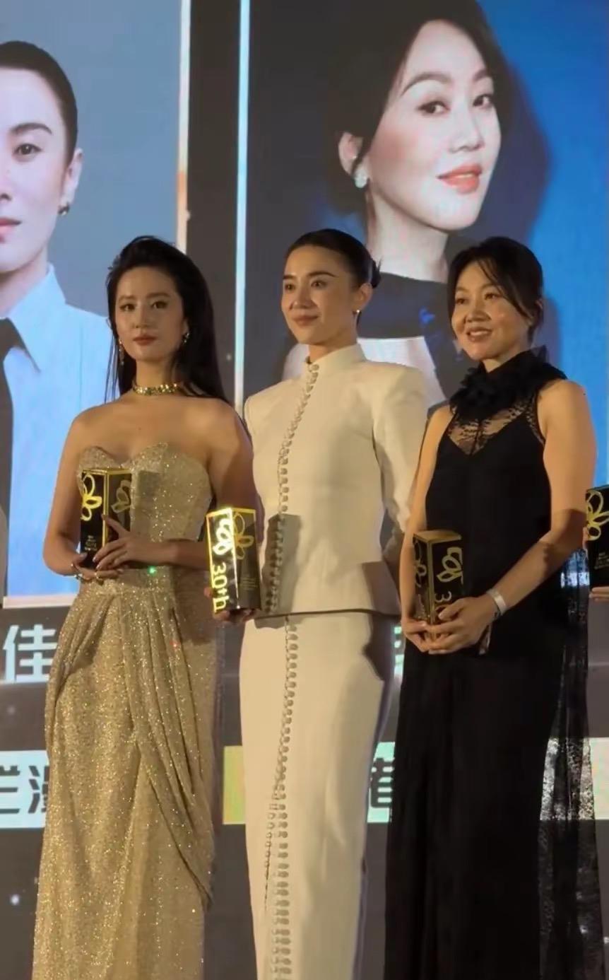 刘亦菲的颜值是不是被夸大了？大家都说她是是大美女，可是白玉兰晚宴和宋佳站一起，