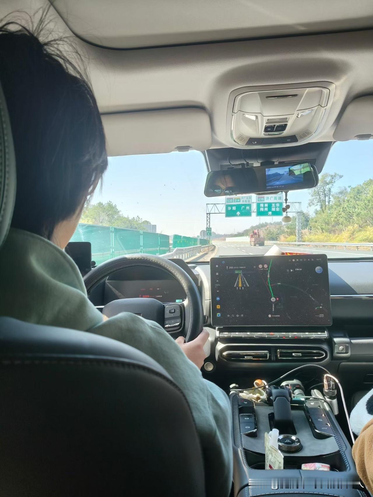 如今有儿子的父母，已经没有必要，给孩子买房、买车了。因为就算你把房子车子都备