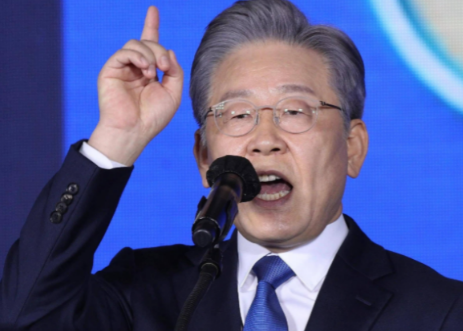 我有预感，李在明才是韩国隐藏最深的一头狼！8月15日，石破茂去靖国神社惨败，韩国