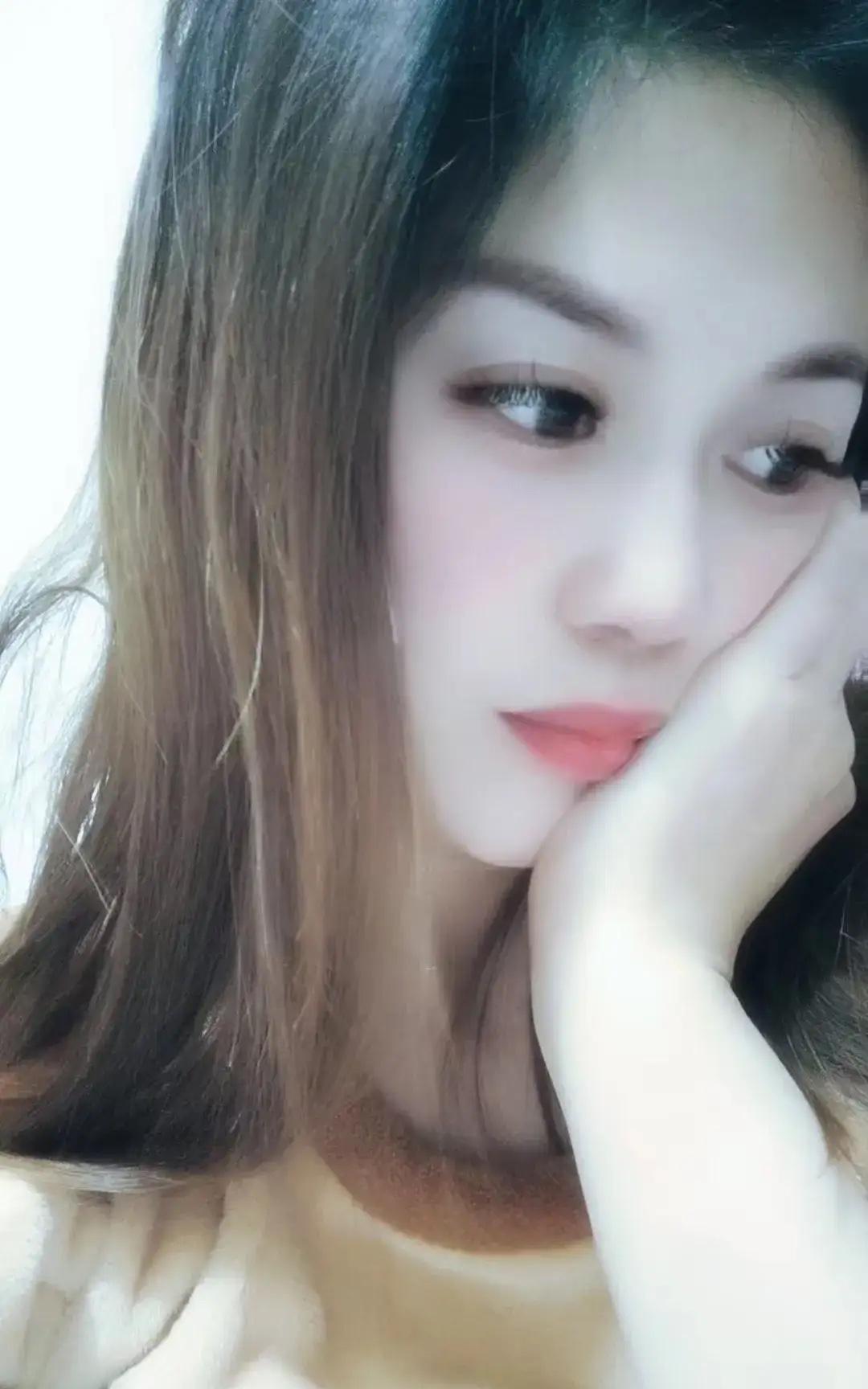 男女有纯友谊吗？？？？我认为没有。什么是男女纯友谊？就是男女在一起没有一点非