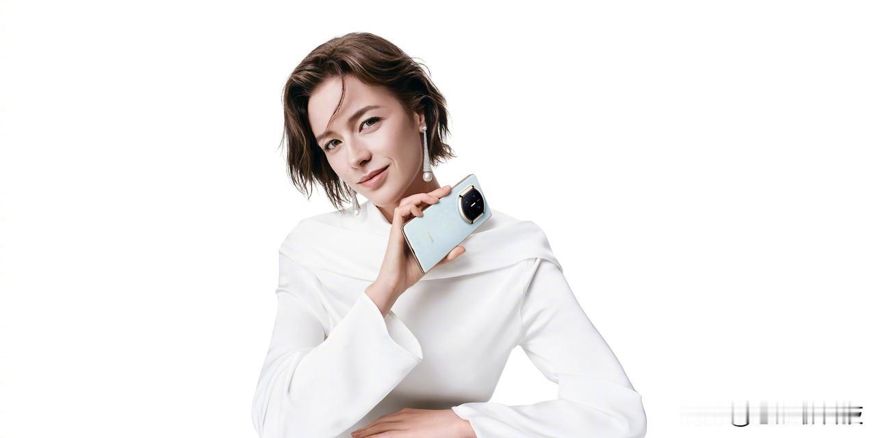 曾几何时，折叠屏手机在大众眼中不过是新奇的“尝鲜玩具”，卡顿、易损坏、拍摄效果差