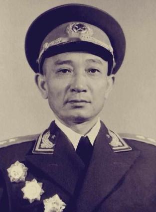 1949年，22军军长孙继先的女儿在门口玩耍，一个男人突然跑了过来，一把抱起了孙