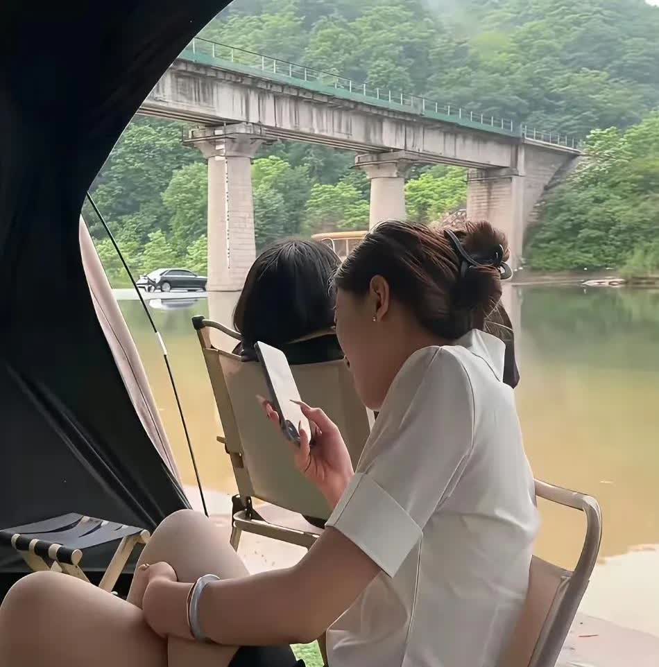 女生是比较会找钓鱼的位置！​​​[比心]
