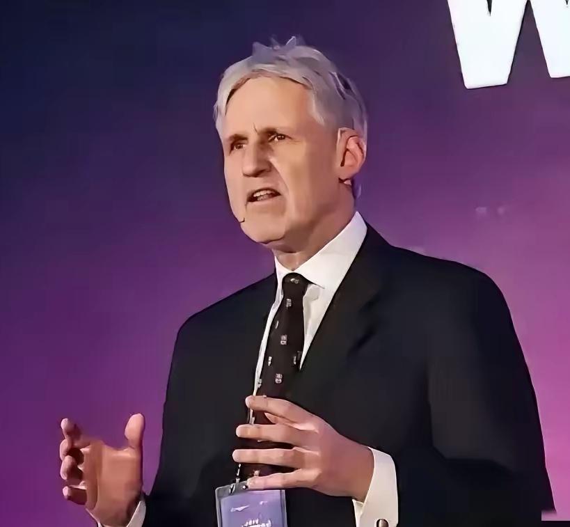 一位长期在中国居住工作的美国教授，在谈及台海局势时直言不讳地说道：“以我在中国二