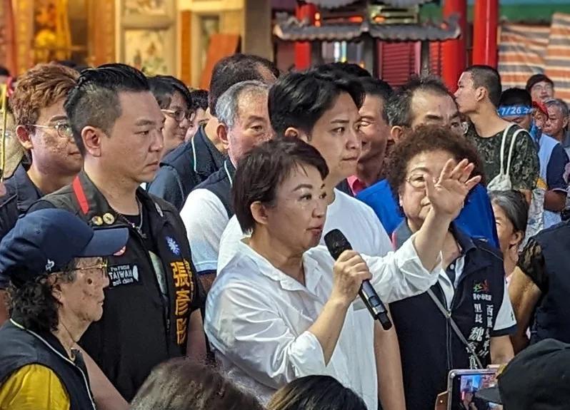 点头接班？卢秀燕称江启臣“下个台中市长”台中市长卢秀燕今晚为蓝委罗廷玮宣讲，立