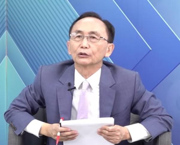 吴子嘉：警告郑丽文不要鬼扯媒体人吴子嘉8月4日在节目中表示，“郑丽文我警告你