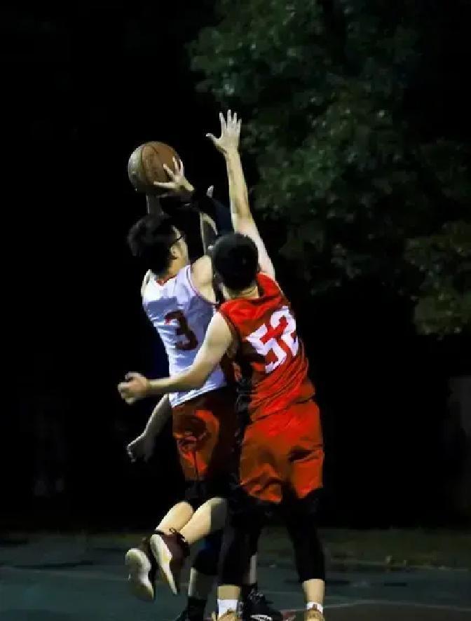 很多人一年到头频繁换工作，跟领导和同事总处不好，去年全国员工整体离职率已经降到1