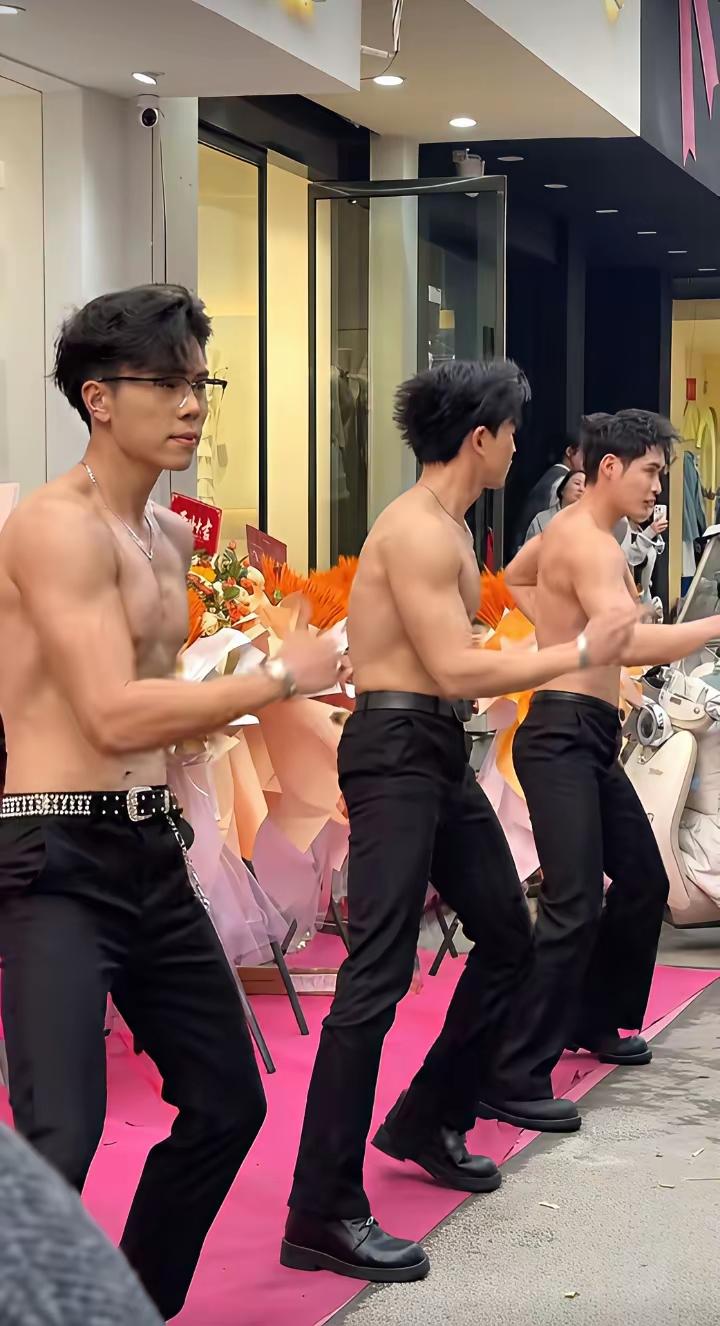 谁能想到，汝州女人街的女装小店，直接把流量玩明白了！最近这里请来男模商演，