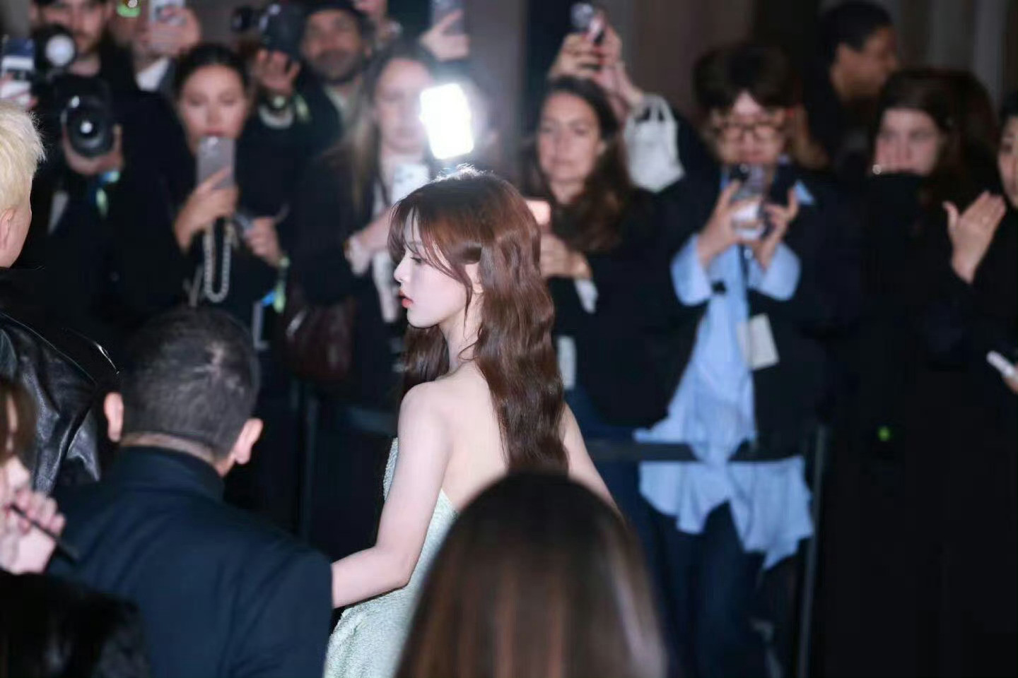 杨超越x巴黎时装周19岁Vs27岁