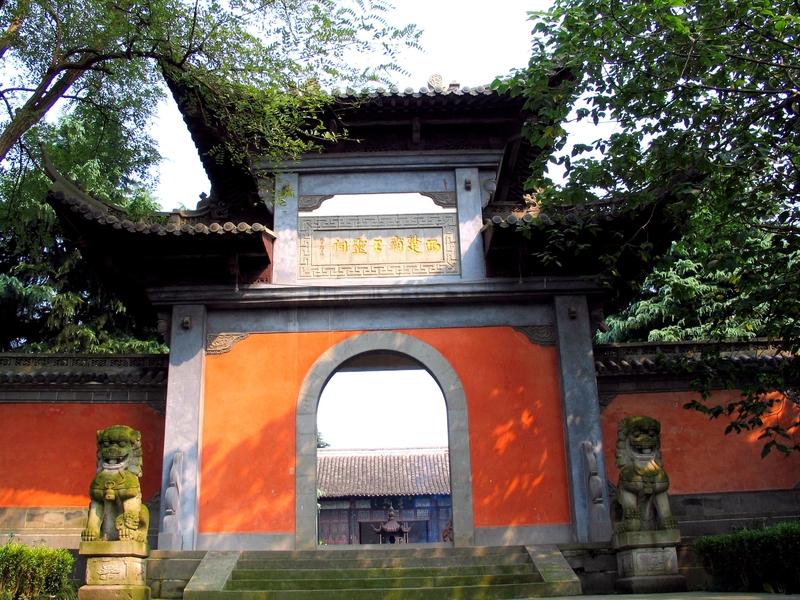 一是有顾得着最基本旅游生活的养老金，一月不说多有个六七千块钱也就知足了，一天平均