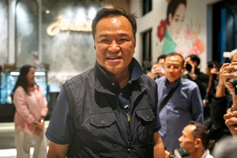 阿努廷这总理位置岌岌可危了。一是选举丑闻再次浮出水面，比第一次爆出来势更加凶险