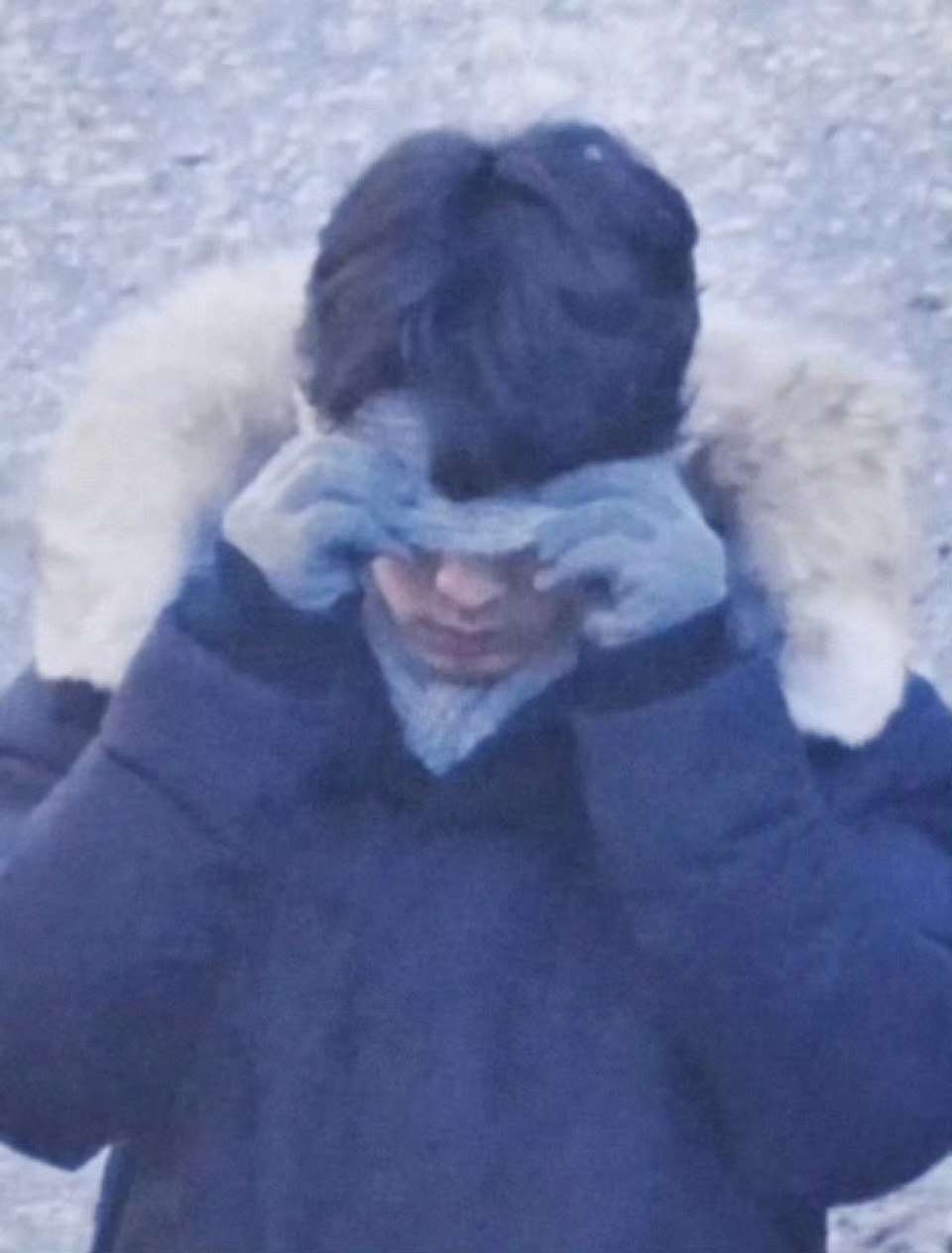 肖战王彦霖两个大高个挤在三蹦子里肖战蜗在三轮车里肖战王彦霖两个大高个挤在三蹦子