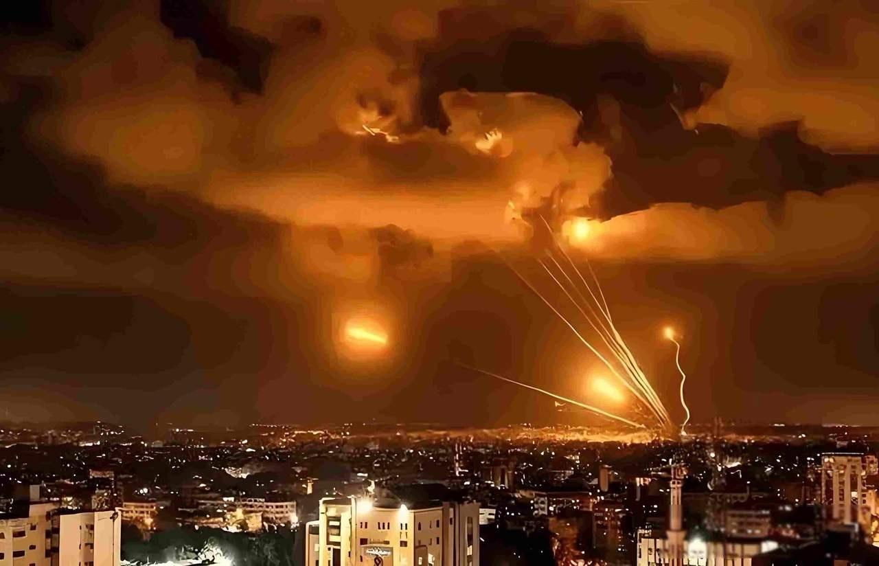 伊朗第16轮打击：无人机夜袭埃尔比勒军火库，美以补给线遭重创3月4日凌晨，伊