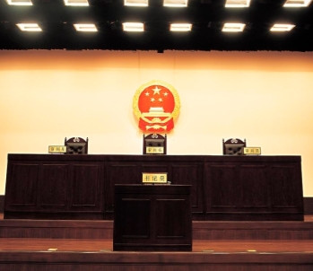 上海，一男子在15年前花2.38万为父购置寿穴，在父亲去世，男子竟发现墓穴早被转