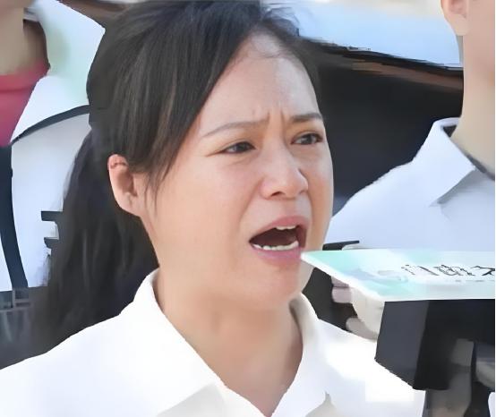 “中方越是对我采取制裁举措，我就越发坚持反华立场”，说这话的人正是昔日深圳女律师