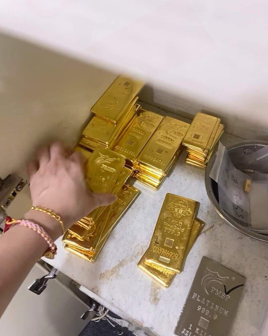 如果你手里有黄金，只要超过100克，听我一句劝，千万不要跟风别人说要跌了，你就赶