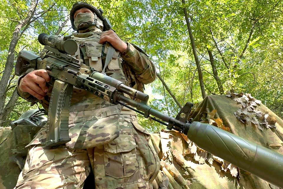 俄罗斯联邦武装部队联合部队占领了顿涅茨克佩尔沃玛雅村俄军士兵白天击落了乌克兰武
