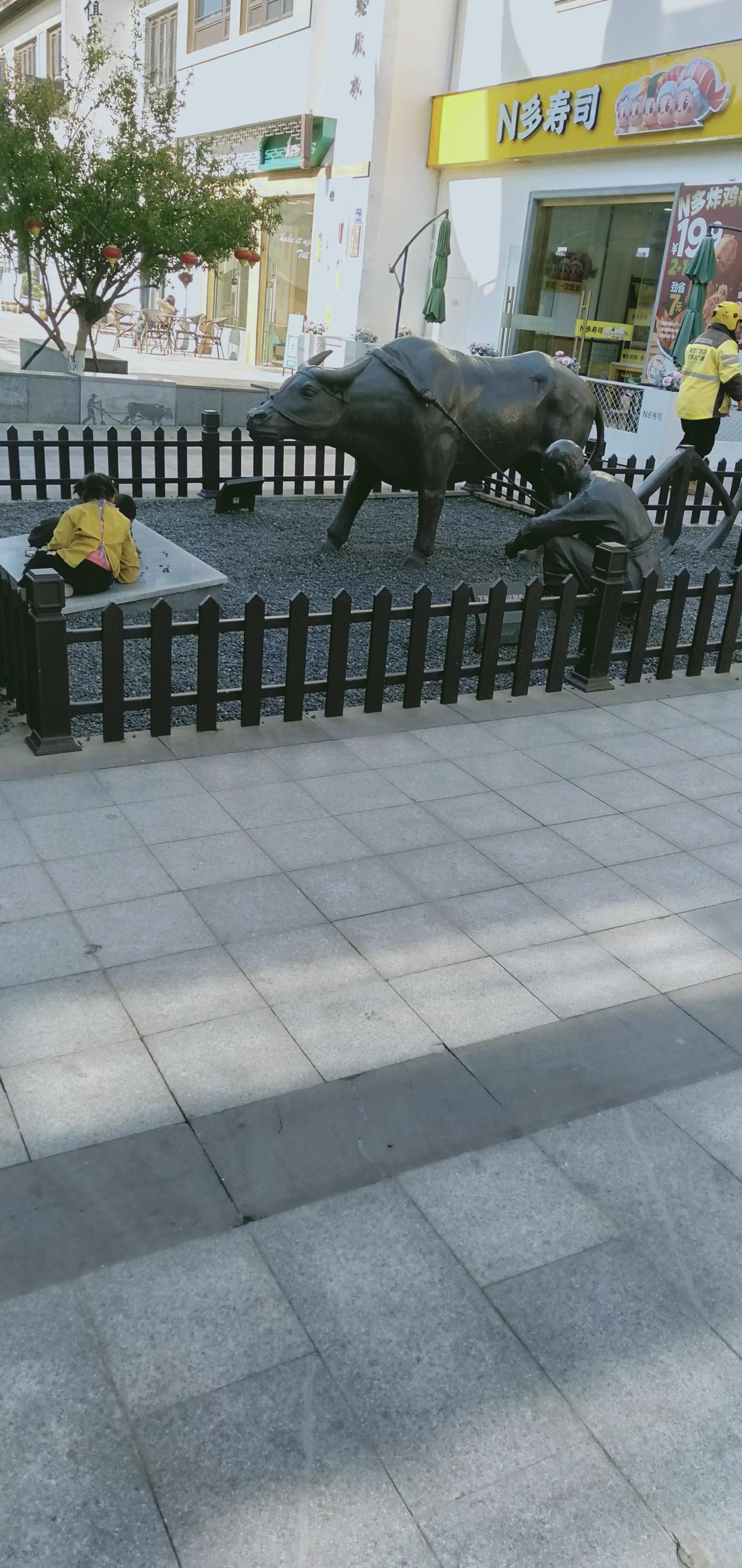 冬天真是老人的“一道坎”。从身体机能看，老人免疫力下降、血液循环差，寒冷会让关节