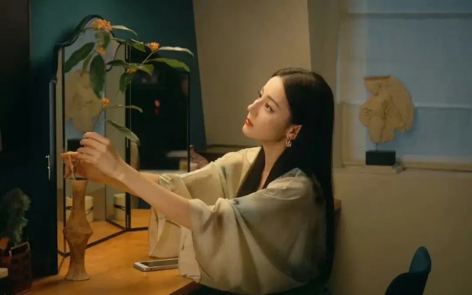 迪丽热巴和杨紫的差距，在新剧表现上确实凸显了。迪丽热巴新剧《枭起青壤》遭遇成绩危