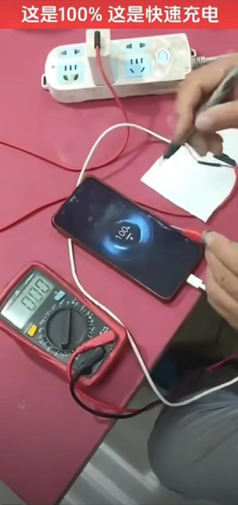 你可能也这么干过：手机早就拔下来带出门了，那个白色的充电器头却还稳稳地插在墙上的