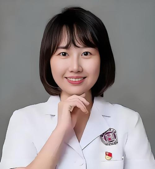 大家都为性丑闻的美女医生复出欢呼——谁为丑闻的受害者护士长鸣不平？2025年