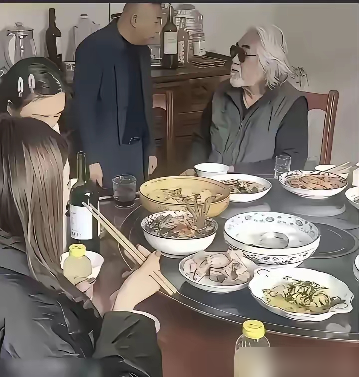 72岁张纪中稳坐主位，小31岁的岳父却站边上端茶倒水。评论区炸了，说这辈分怎么论。可镜头一转，直播间