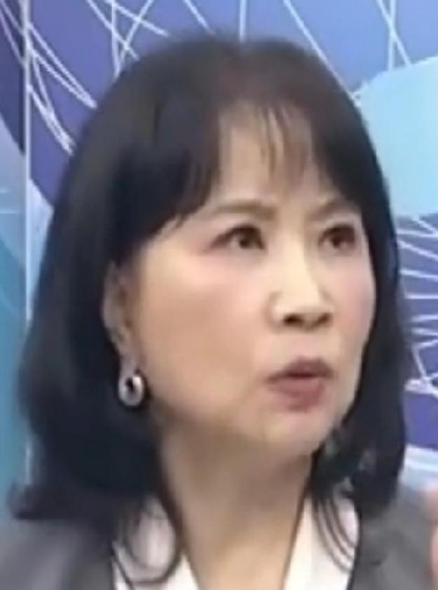 台湾省媒体人陈凤馨表示，按照民调来看，70%以上的台湾地区民众是接受自己是中华民