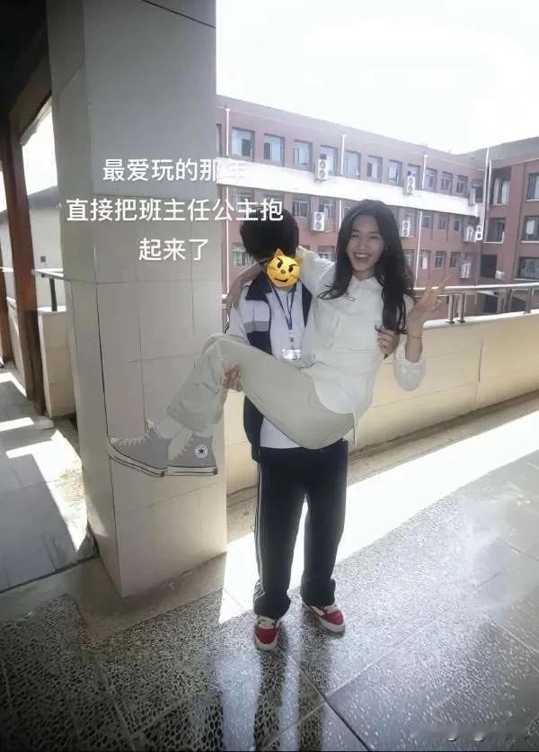 网友:要是当年有这样的老师，我小孩至少能上大学！[捂脸哭][捂脸哭][捂脸哭]