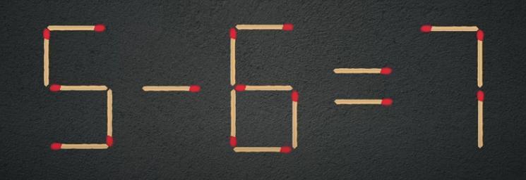 这是一道极具挑战性的火柴棒谜题！当前等式“5-6=7”显然不成立。现在