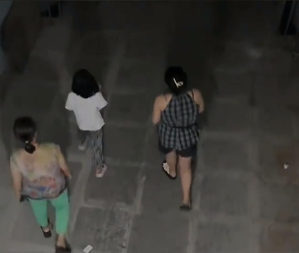 一7岁女孩在中秋节去同学家玩，爸爸答应晚上来接她，却一直没来，也联系不上，两天后