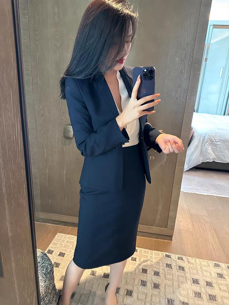 只需要足够优雅自信在职场有哪些万能穿搭