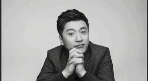 41岁张雪峰看似身体很好却突然离世，揭开中年人的健康隐患常年坚持跑步锻炼，作