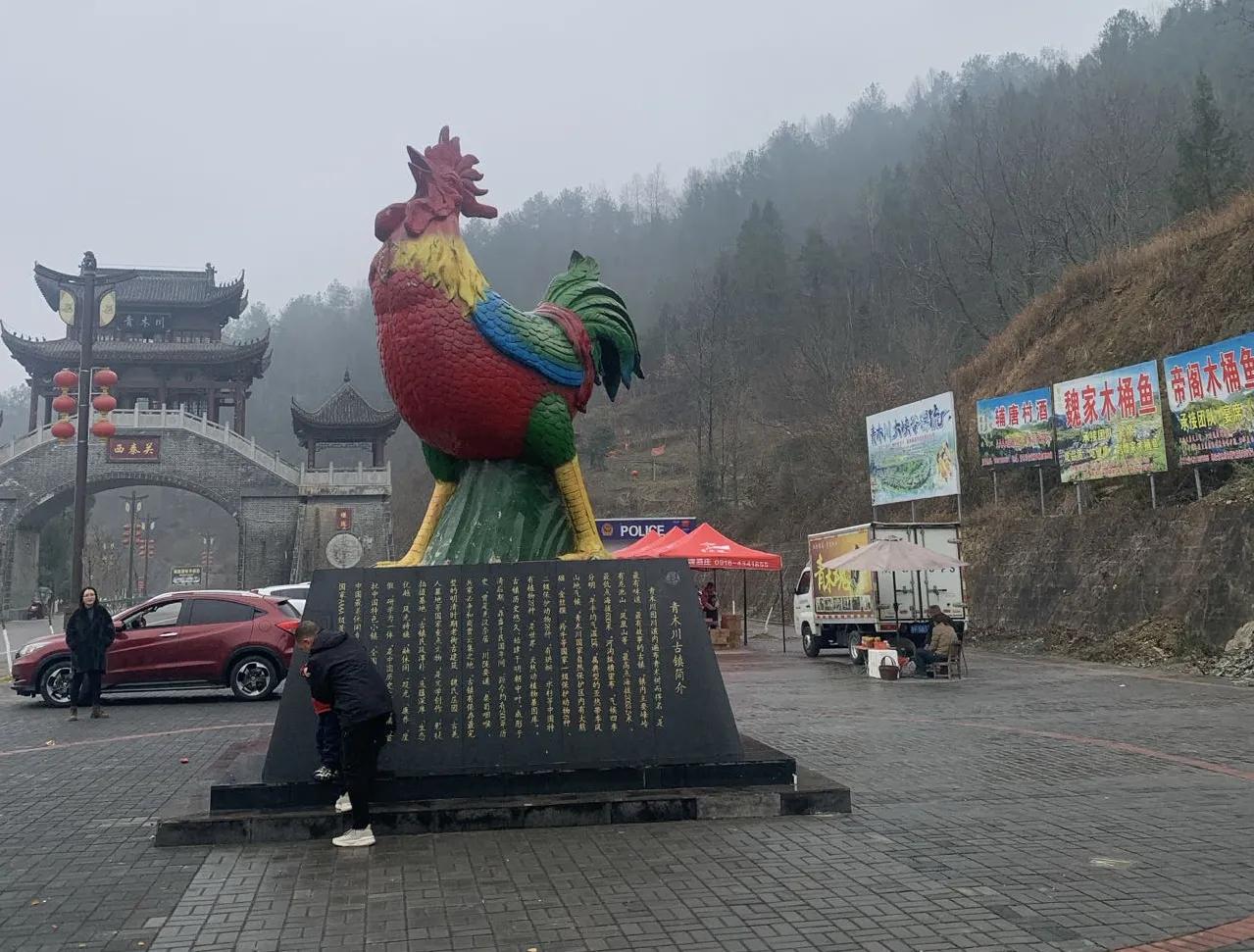 上午，和关系很好的老同事关老师聊天，关老师五十三岁了，他不无感慨地说，能吃就吃能