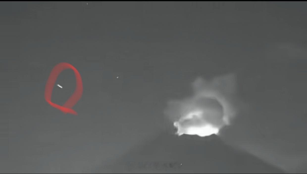 墨西哥活火山上空疑出现UFO舰队真能扯，还UFO研究地球火山，虫洞，跨维度门户…