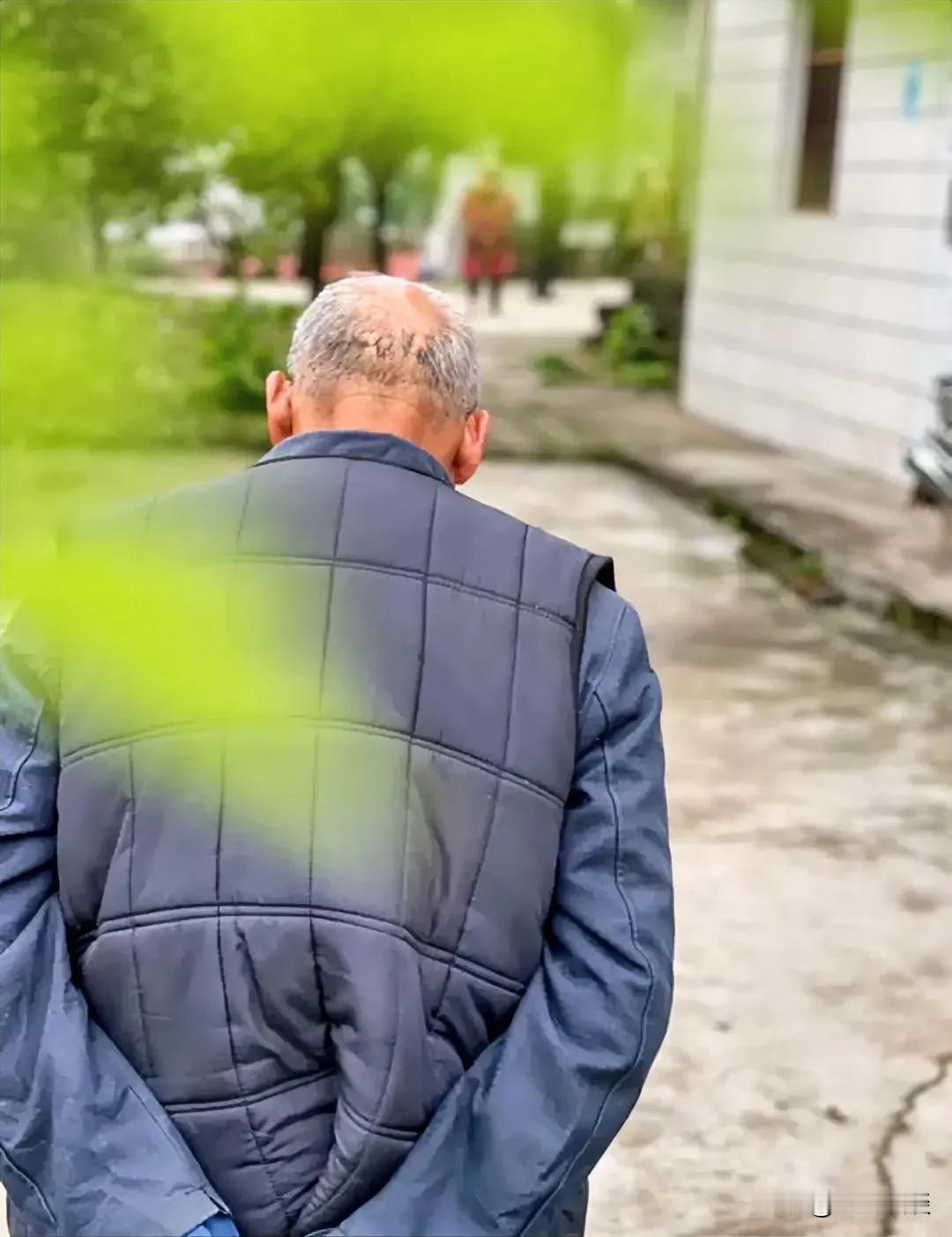人变老了的10个重要的特征：看看你占几个第一，害怕麻烦别人。以前遇到事情