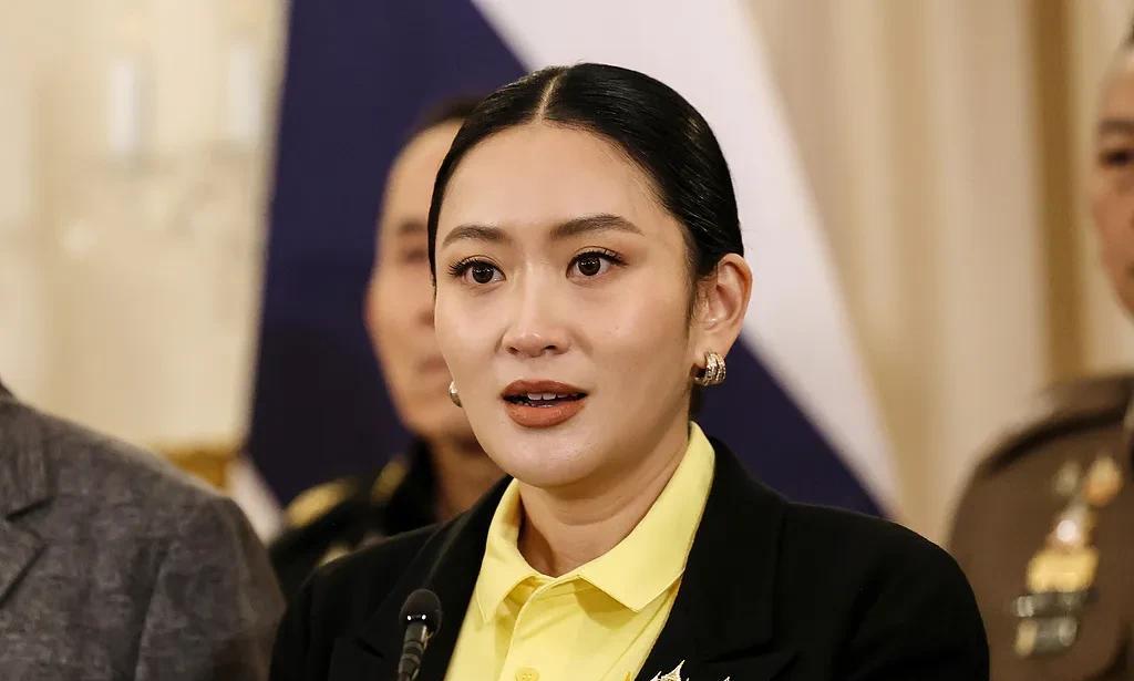 通话录音引争议，佩通坦致歉。泰国国会上议院议长提交弹劾总理请求。军方政府是面和心