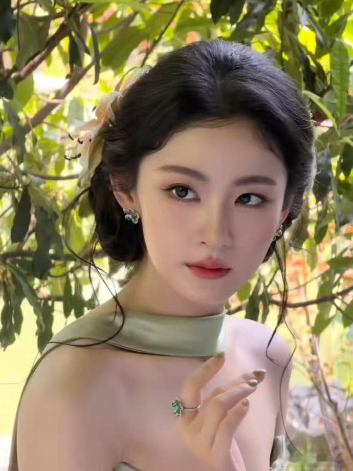 赵晴年度文化魅力人物恭喜赵晴荣获年度文化魅力人物，自带清冷东方古韵，汉服出圈到古