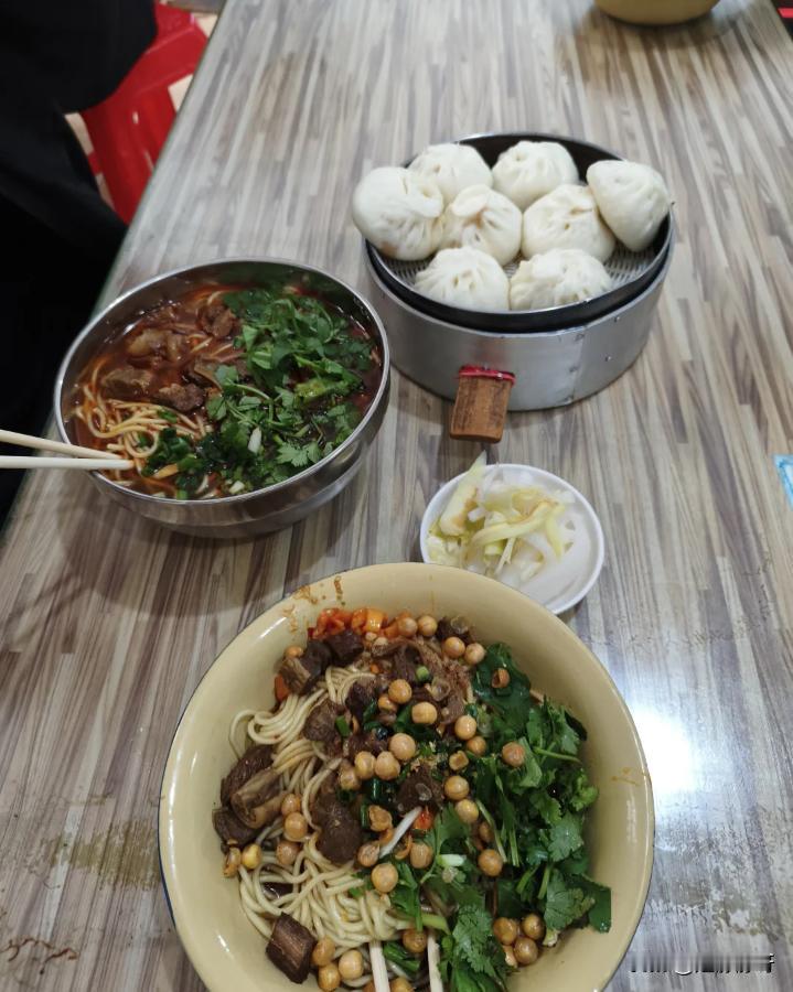 这两桌早餐，你想吃哪一桌？实话实说哦！