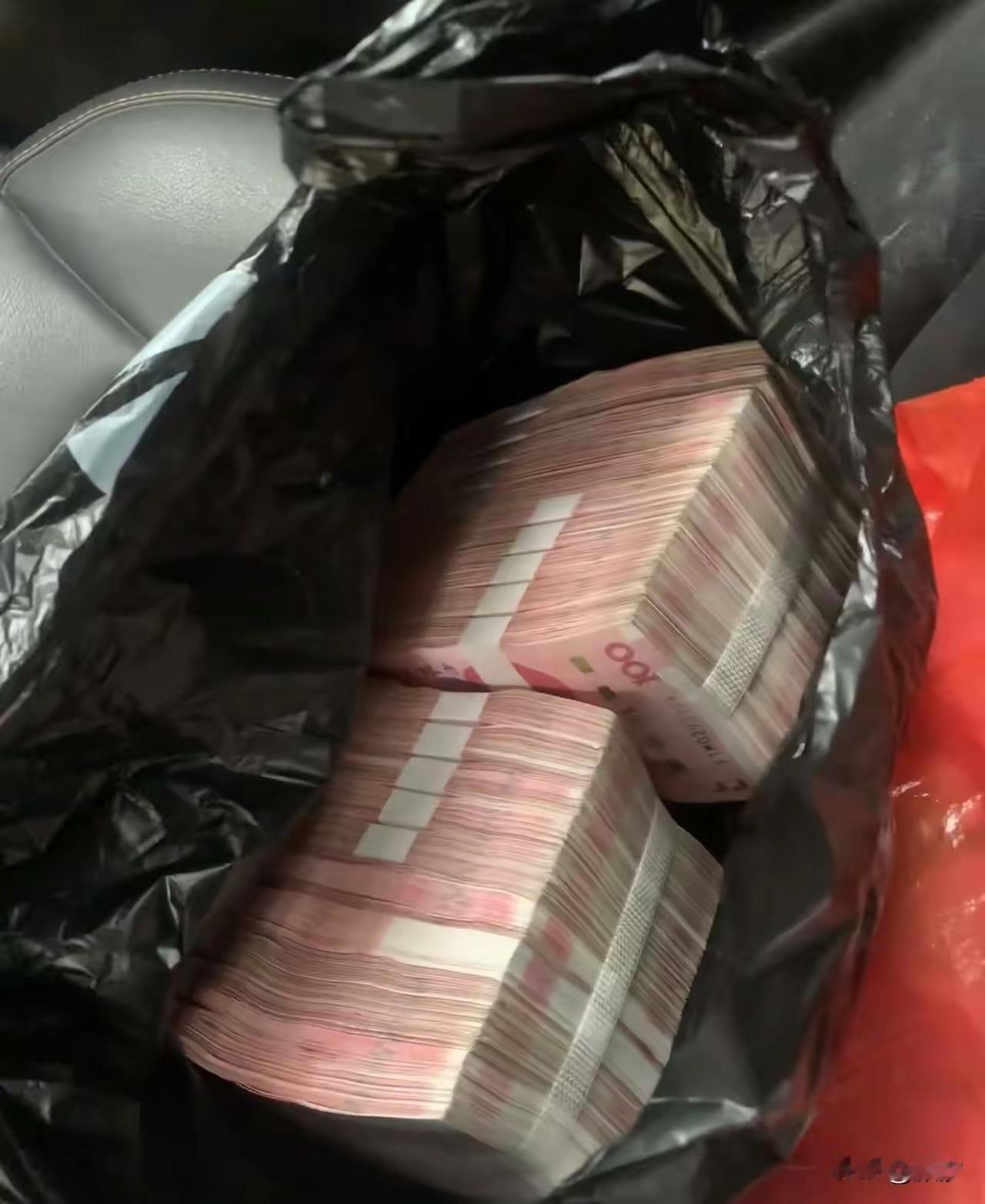 已经12月份了，如果你手里有10万现金，别怪我没提醒你，千万不要傻乎乎拿去