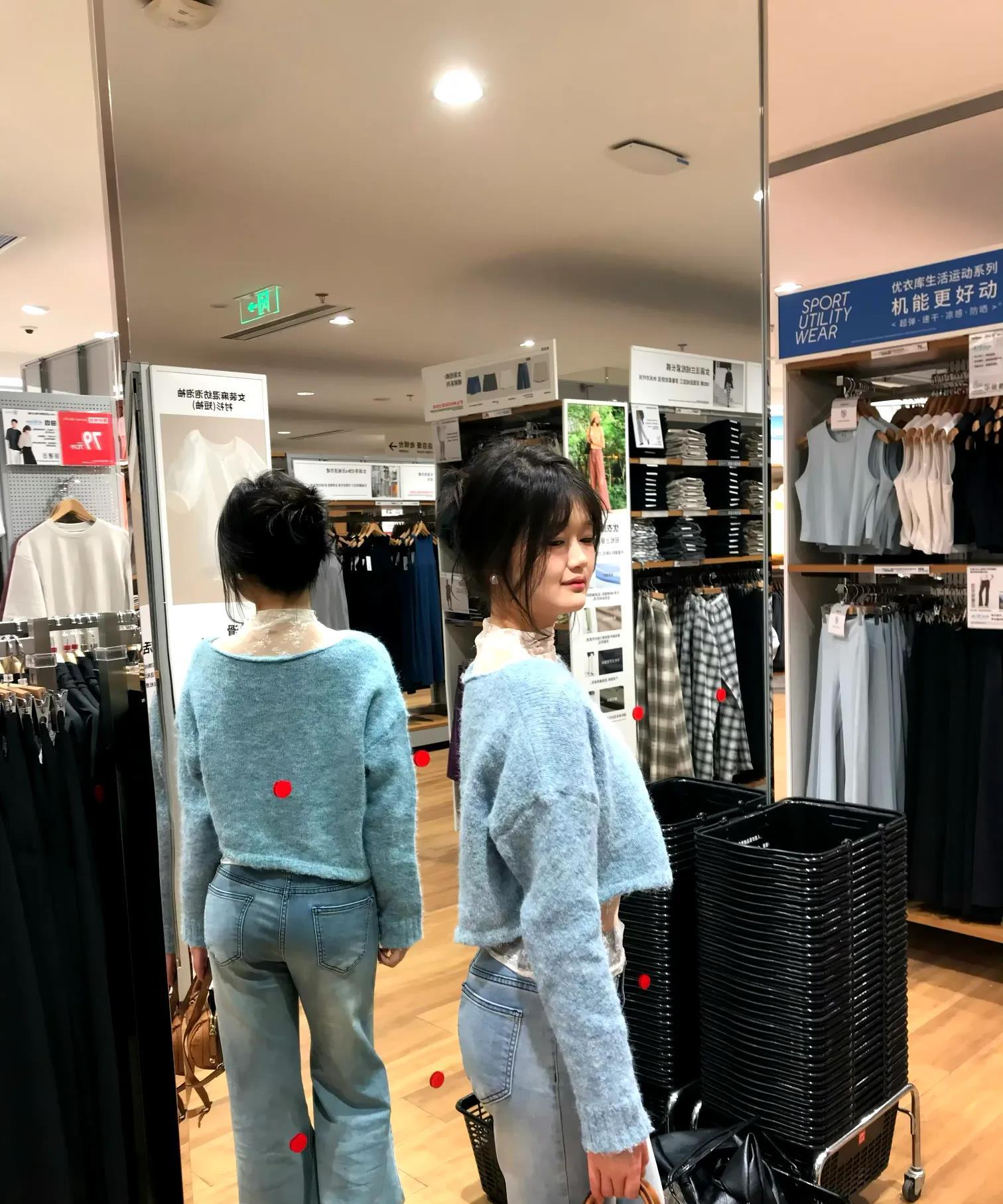 优衣库镜子，难怪优衣库拍照好看呢