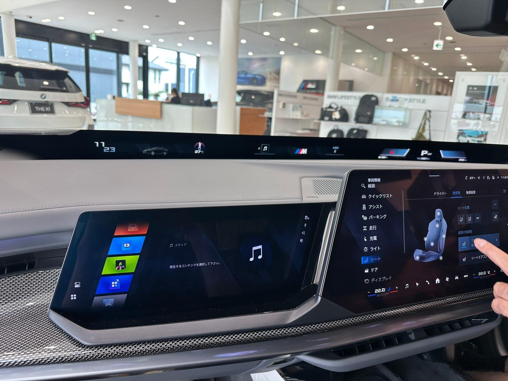 右舵版全新宝马i7M70xDrive到店了。既能化身RingTaxi，带着