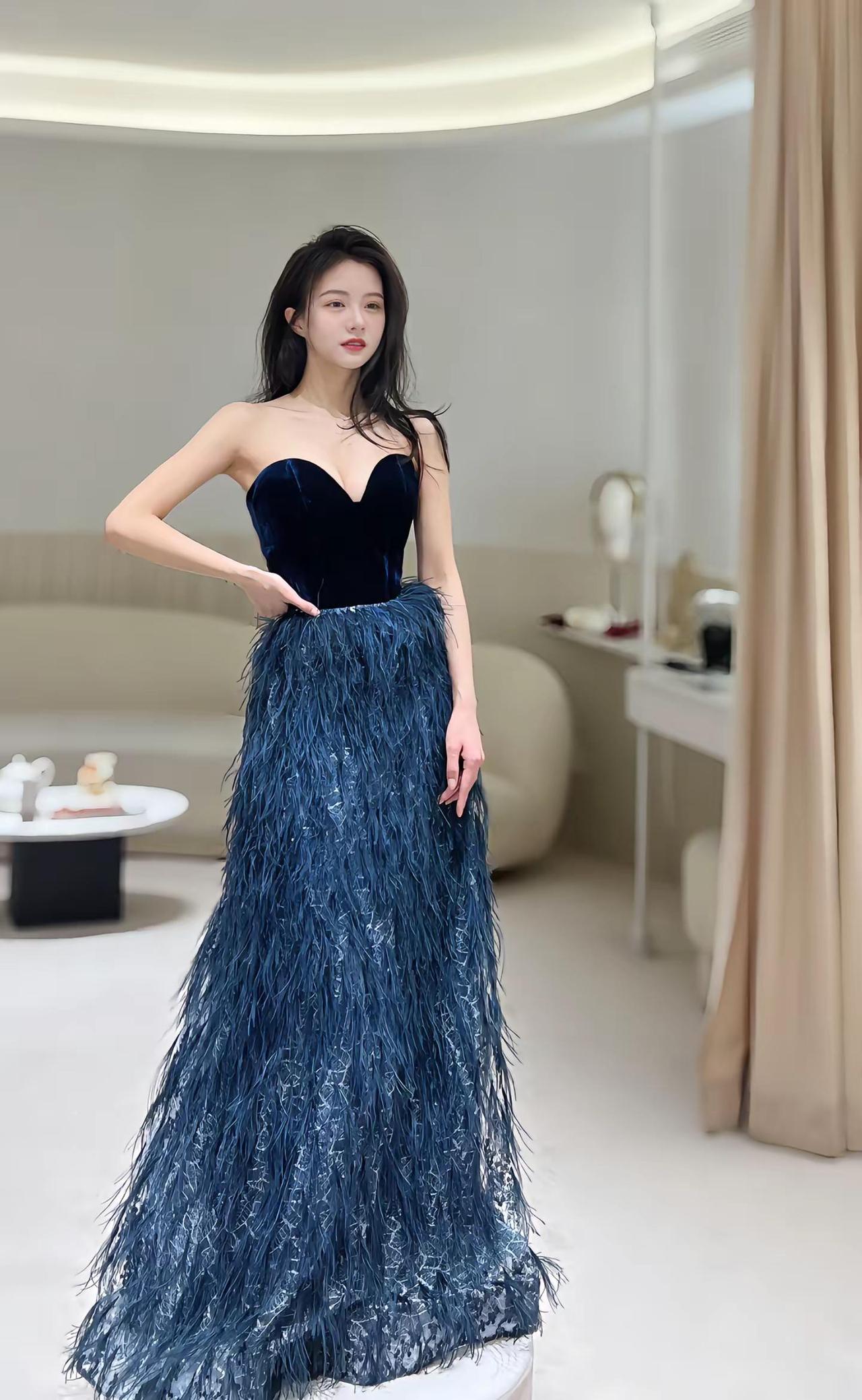 奇迹游游换装。之前试过但没用上的礼服~大家pick哪一件呀（请大家脑补美化一下我